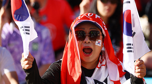 2026 06 25T010114Z 866690528 UP1EM6P02U0B1 RTRMADP 3 SOCCER WORLDCUP ZAF KOR FANS LOSANGELES